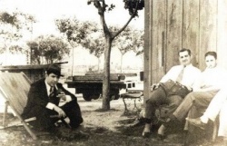 Carlos Gardel tomando mate