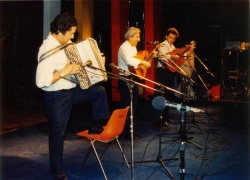 cantando con Raúl Barboza en la Primera Fiesta Nacional del Chamamé en Corrientes.