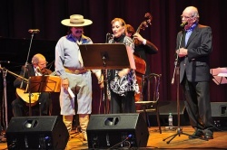 Carlos Di Fulvio, Ramón Ayala, Ramona Galarza y Ramón Navarro en la "Zamba del grillo" de la despedida