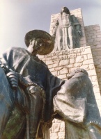 Manzano Histórico, Tunuyán, Provincia de Mendoza: San Martín saluda afectuosamente a Olazábal diciéndole ¡hijo! (Foto: Ricardo Acebal)