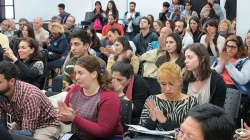 Asistentes a una de las conferencias: ?el folklore es un asunto del pasado? ?es "cosa de viejos"?