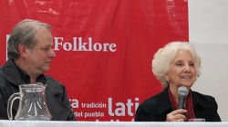 El director del Area Folklore de la UNA Licenciado V?ctor Giusto y LA ABUELA Estela Barnes de Carlotto: Folklore y Arte Popular por la Identidad