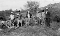 Raffino tras la presencia de inkas en las ruinas de Shincal, Provincia de Catamarca.