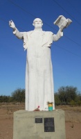 Monseñor Enrique Angelelli, Obispo de La Rioja, asesinado en Punta de los Llanos en 1976 por la dictadura cívico militar. Este monumento se levanta actualmente en el sitio donde se lo ultimó. Está más vivo que nunca.