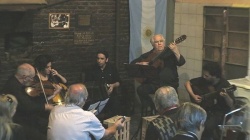 Praino, integrando el Cuarteto Cedrón, en "La Panaderí­a" de Burzaco, el 21-11-16.