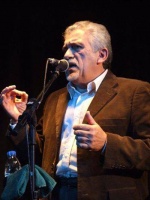 Carlos Arancibia en su salsa: presentando músicos y cantores de nuestra tierra diciendo sus coplas, sus poemas...