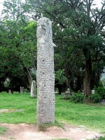 Uno de los menhires que se pueden ver en  la "Reserva Arqueológica  (¿¿??)de los Menhires", El Mollar, Departamento de Tafí del Valle.