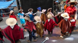 Bailar el carnavalito desde chiquitos...   