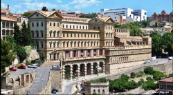 El "Centro" (obra de Joan Martorell en 1894) forma parte del complejo sobre las grutas naturales y el Santuario de La Cueva.