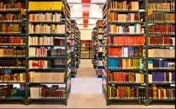 Vista de parte de la biblioteca en el Santuario de La Cueva.