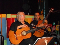 Juan "Tata" Cedrón y Daniel Frascoli durante una reciente presentación en el Teatro "El Popular" de la Ciudad de Buenos Aires.