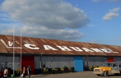 La casa propia de la fiesta: los enormes galpones que el ferrocarril inglés de fines del siglo 19 construyó para ensilar cereales (inactivos desde hace décadas), a partir de ahora recuperados para actividades culturales organizadas por la Municipalidad.