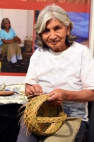 Alejandra, tejedora de paja symbol, presencia constante en el Cahuané (Foto: Feria de Colón).