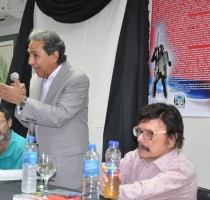 Rubén Tolosa y Ramón Ayala presentando el libro en Misiones.