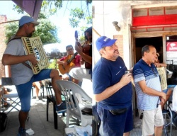 1) Facundo Torresan con las guitarras deJuan Martín Caraballo y Agustín García 2: Daniel Osuna (de Diamante, cantor de Pocho Roch) y Alejandro "Piri" Araos (de El Colorado, Formosa. Integra "Amandayé" y es médico)