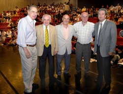 El inolvidable periodista Eduardo Rafael, Juan José Pizzuti, Juan Carlos Rulli, Humberto Maschio y el autor de esta nota: Guillermo Blanco. (Foto gentileza G. Blanco)