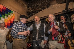 De izquierda a derecha: Carlos Fernández (panadero, de blanco), don Agustín López, Ricardo Acebal, Omar Moreno Palacios y Pablo Solo Díaz (Foto: Martín Barneix)