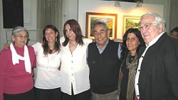 Para el recuerdo: Teresita Cruz, Adriana Lubiz, Perla Argentina Aguirre, Jaime Torres, Laura Peralta y Tata Cedr?n (Foto: Ricardo Acebal)