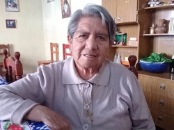 Ernestina Cari. Junto a su hermana Candelaria coplearon lindo, topándose cada "jueves de comadres" y acompañando en sus presentaciones a Jaime Torres.