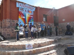 Juan Cruz Torres y sus pollitos del Barrio Santa Bárbara (Humahuaca).