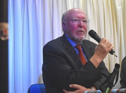 Oscar Ballester en la presentación del disco/libro, el 6 de junio de 2024 en UTE, Ciudad de Buenos Aires