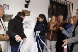 Inauguración "oficial": Gobernador Kicillof e Intendenta Fernández descubriendo placa alusiva.