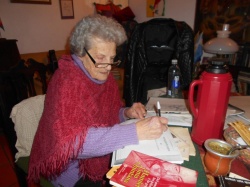 Dora Giannoni, hace un año y medio, en su supercálido rincón de vida en el barrio de Palermo, Ciudad de Buenos Aires. (Foto: Ricardo Acebal).