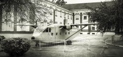 Un avión de los vuelos de la muerte en lo que fuera el centro de detención y tortura en la dictadura argentina, ahora Museo Sitio de la Memoria, en Buenos Aires. Mariana Eliano.